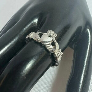 ELYA Claddagh Ring, Friendship Ring, Silver-Tone, Size 11